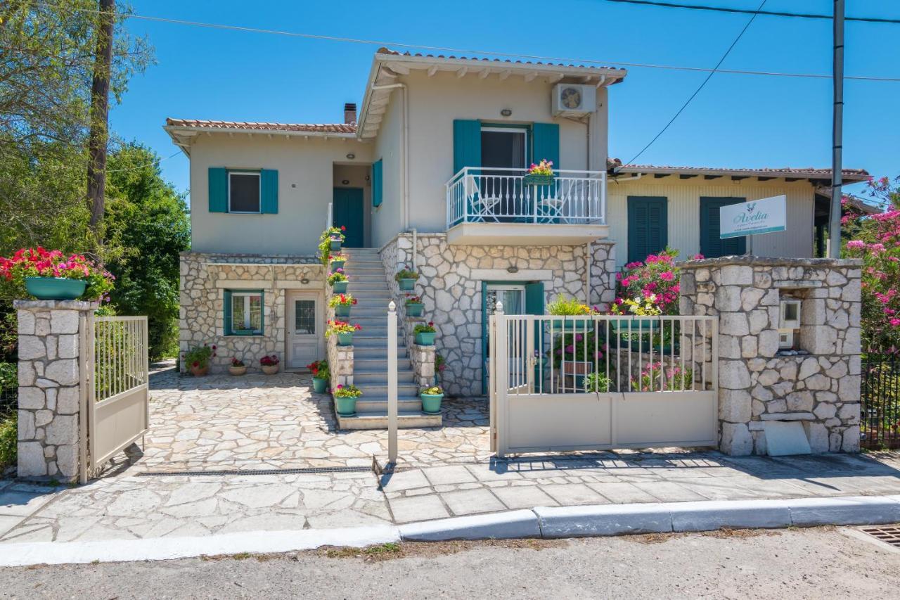Avelia Pink Apartment Asprogerakata Exterior photo